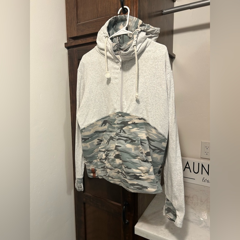 Women’s Camo Hoodie XL